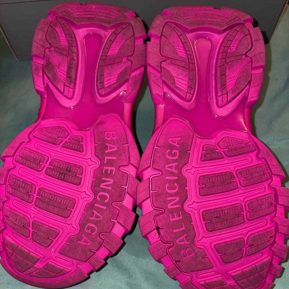 Track Shoes

100% Authentic

worn three times